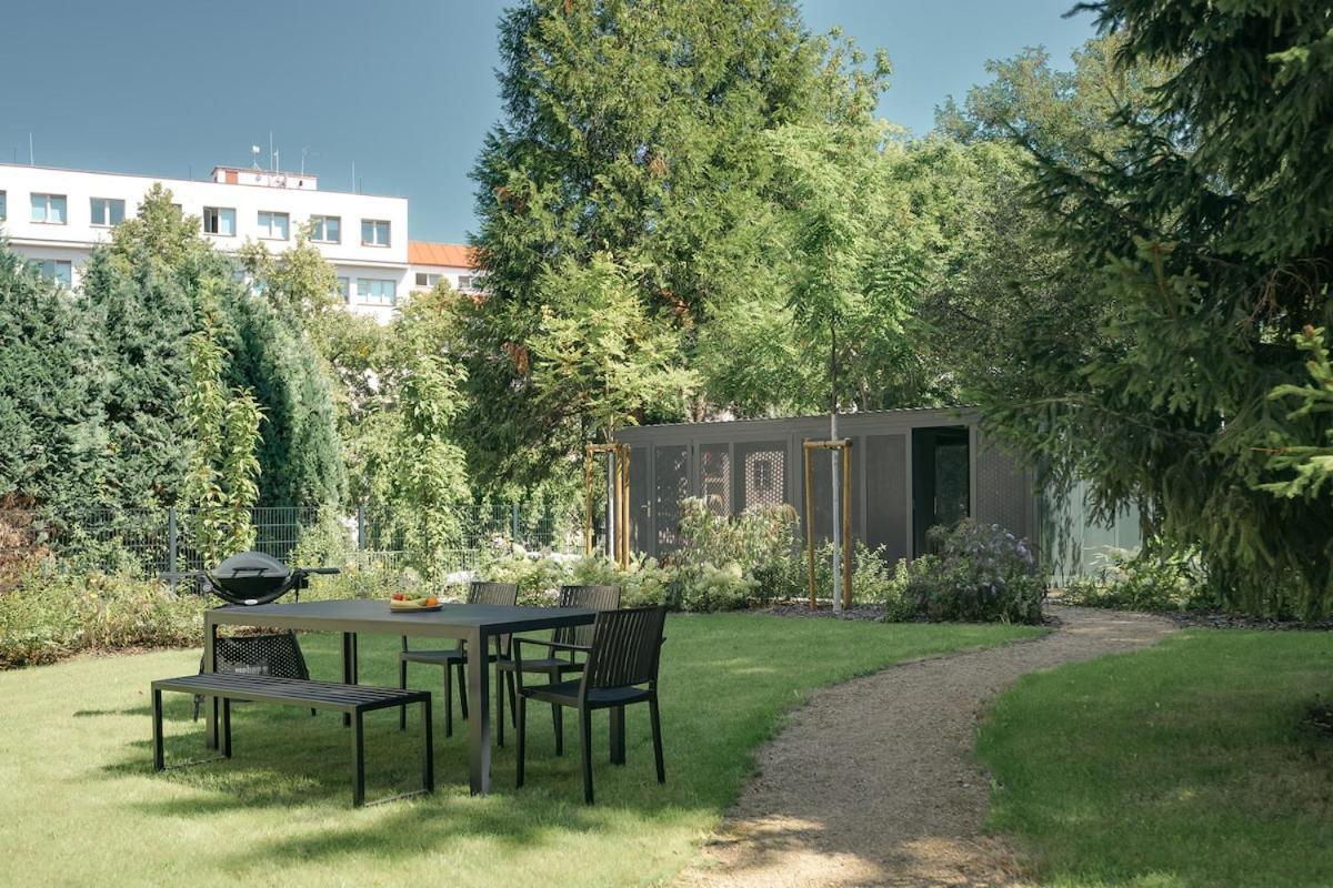 New! Mini-designer Rooftop Ac & Garden, Castle! Apartment Prag