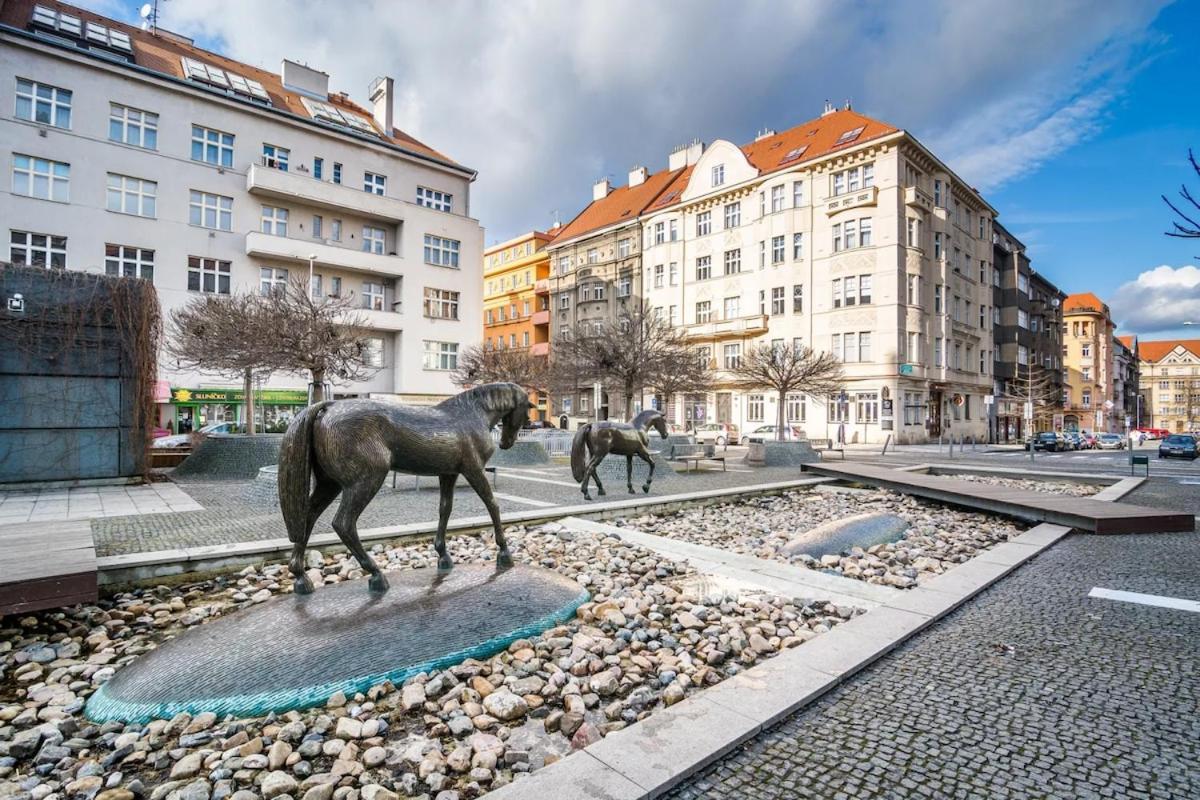 New! Mini-designer Rooftop Ac & Garden, Castle! Apartment Prag