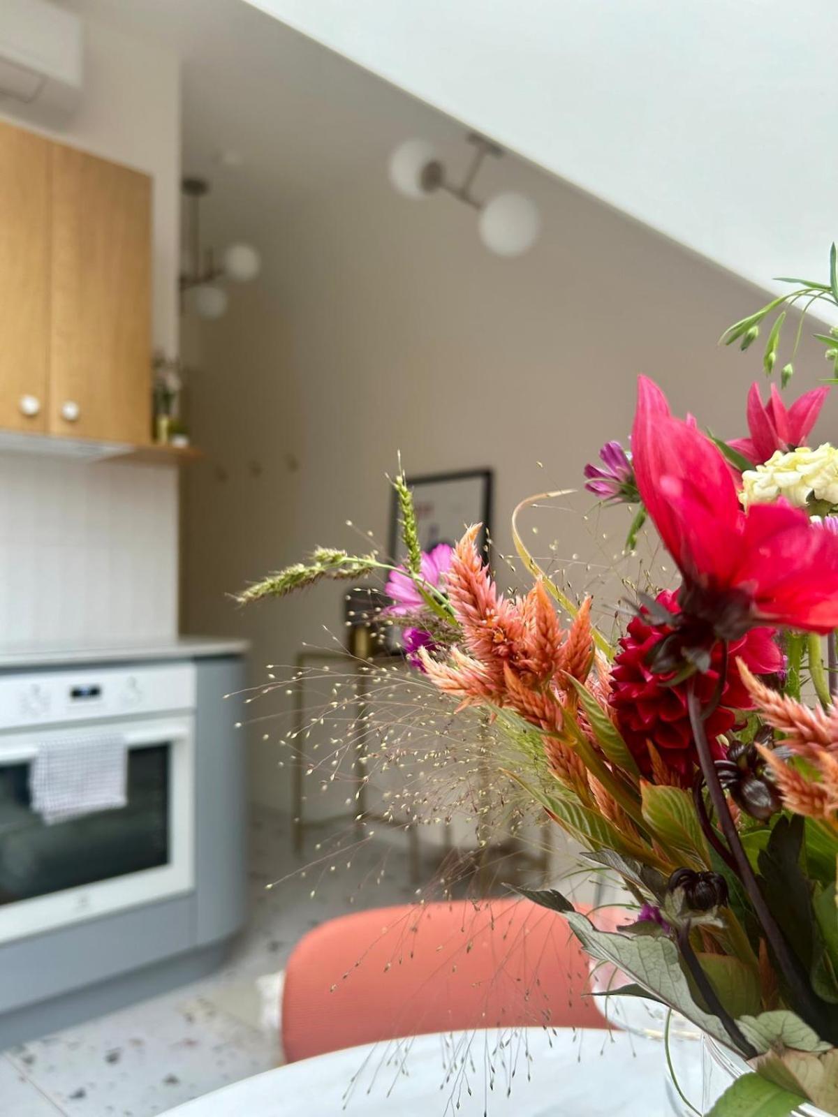 New! Mini-designer Rooftop Ac & Garden, Castle! Apartment Prag